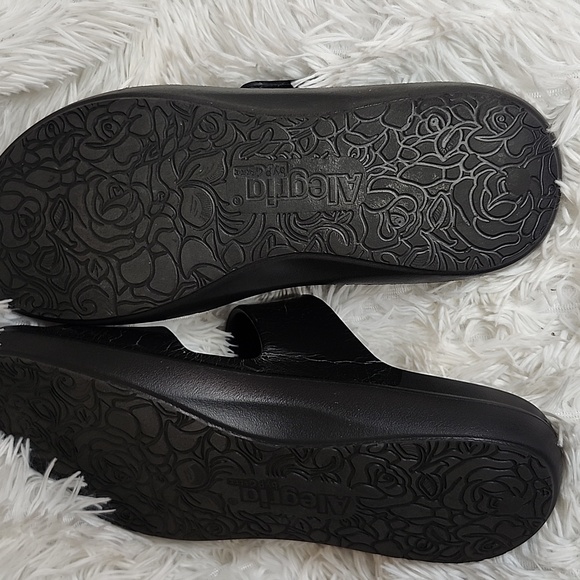 Alegria Orbyt Black Gloss Sandal - Picture 4 of 4